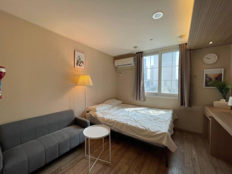 Apartment Dongdaemun W House - R414